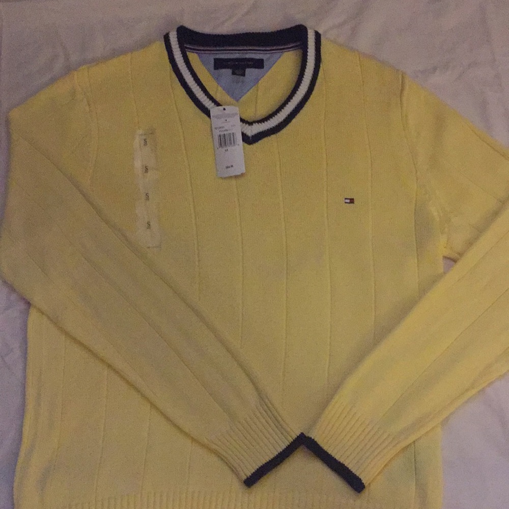 Size small men’s Tommy Hilfiger sweater